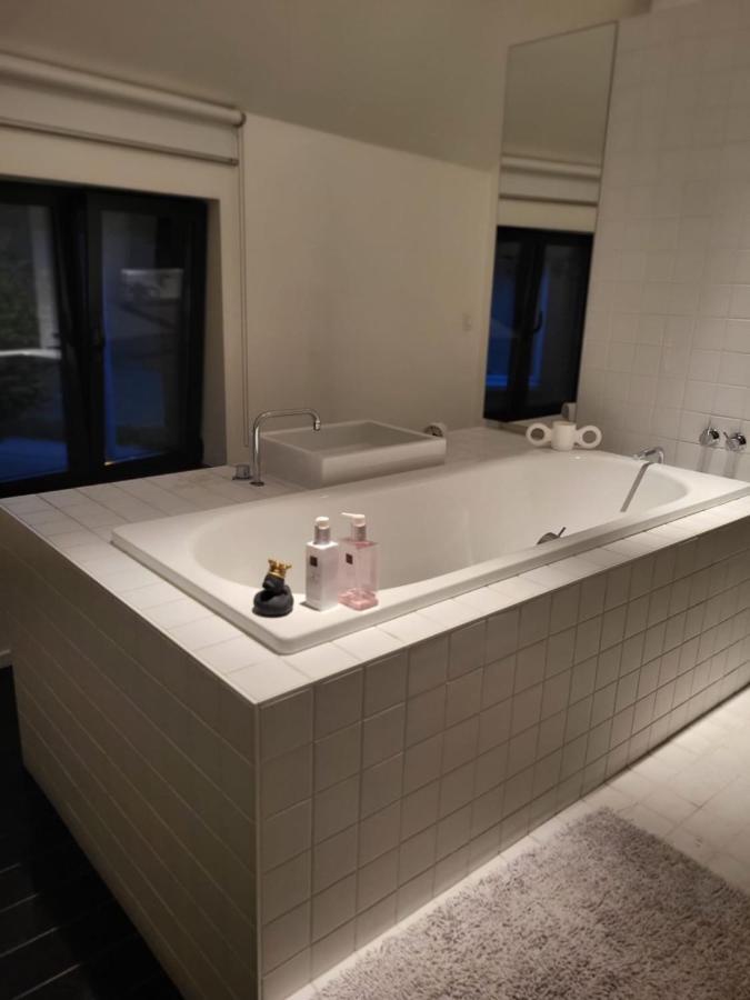 Gezellige moderne woning met zwemvijver Halle  Buitenkant foto